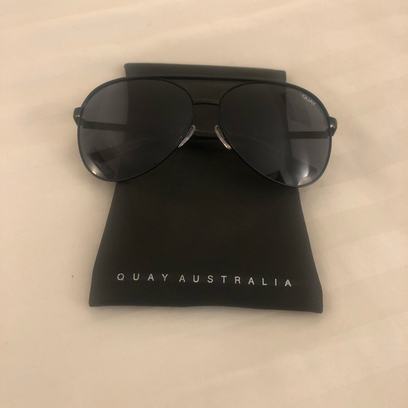 Quay Australia Accessories - NWOT Quay Aviators Black